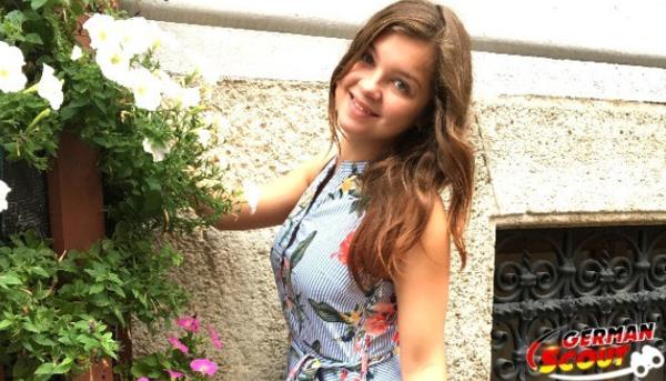 Jovencita Tímida Invadida por Atrás