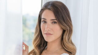 Eva Lovia